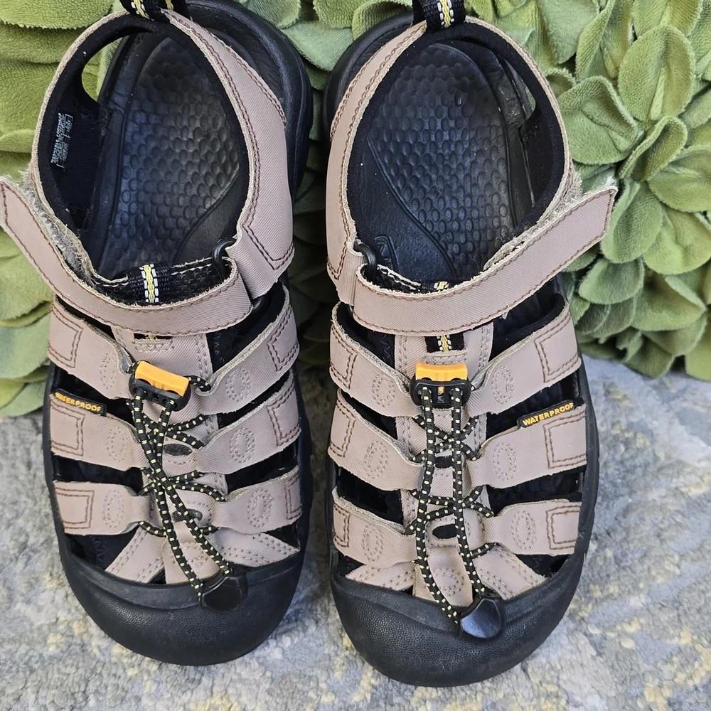 Keen Newport H2 Sandals - YOUTH Size 4 - Picture 12 of 15